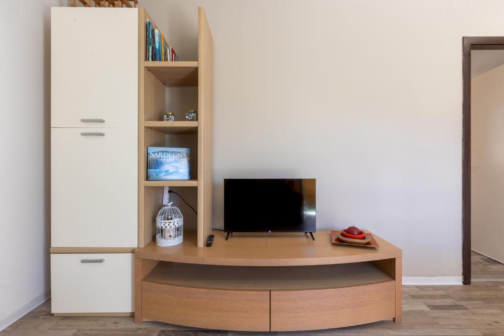 A television and/or entertainment centre at Max Apartment