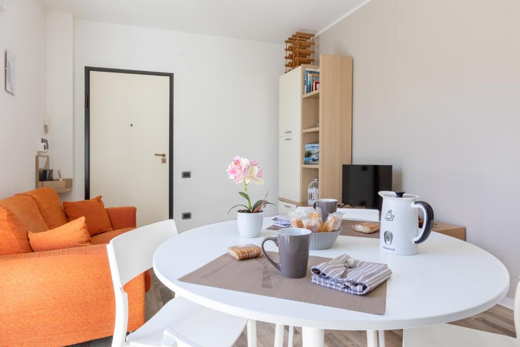 A seating area at Max Apartment