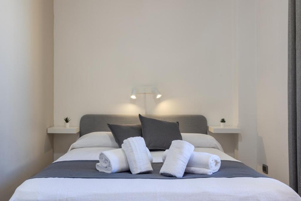 A bed or beds in a room at Max Apartment