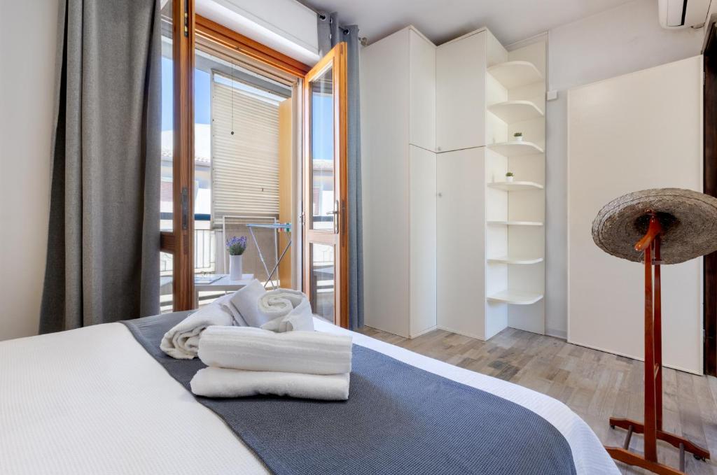 A bed or beds in a room at Max Apartment