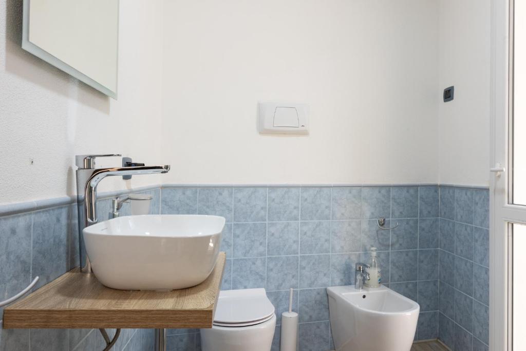 A bathroom at Max Apartment