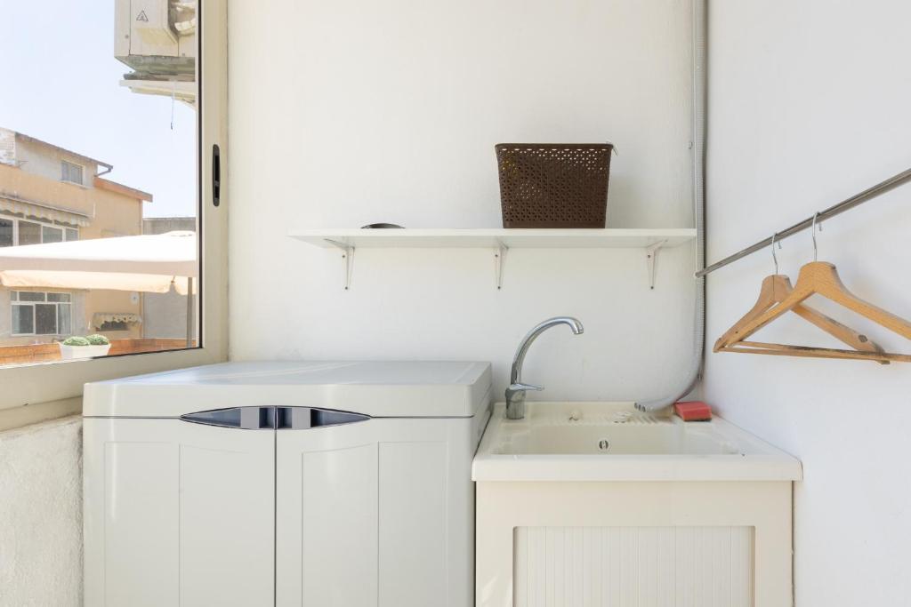 A kitchen or kitchenette at Max Apartment