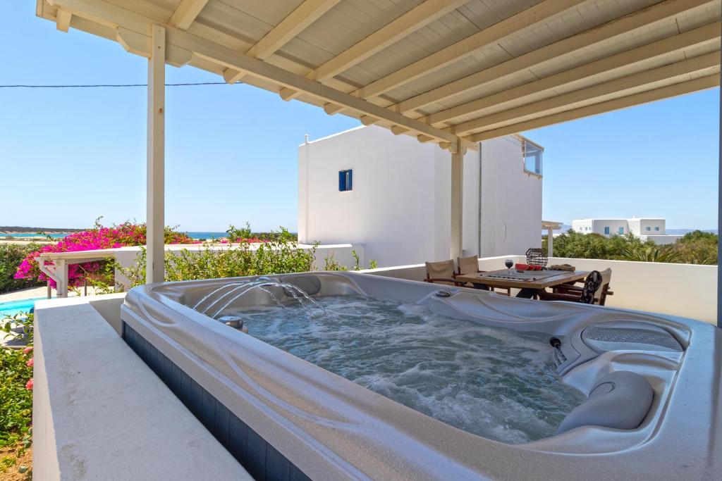 Balkón nebo terasa v ubytování Salty Apartments Sea View Naxos