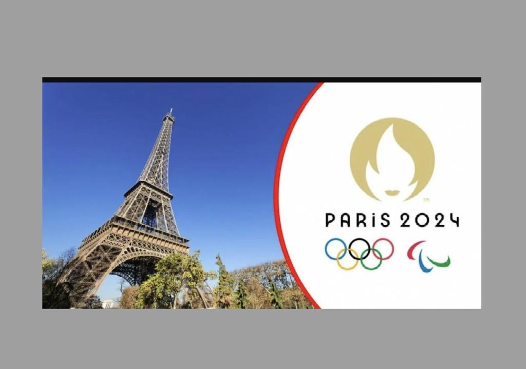 une photo de la tour eiffel dans l'établissement Paris 12e, à Paris