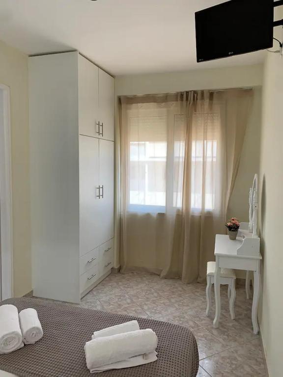 TV a/nebo společenská místnost v ubytování Apartment near Piraeus port