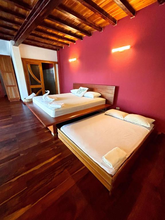 Postel nebo postele na pokoji v ubytování Royal Palm Retreat