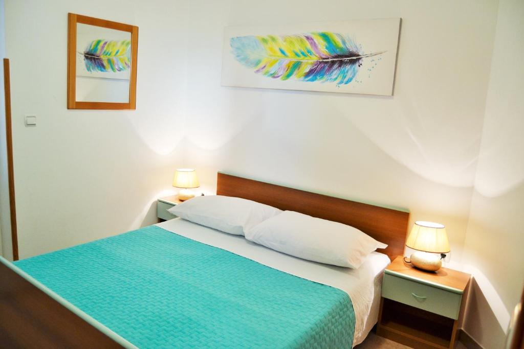 Postel nebo postele na pokoji v ubytování Apartments Tanja