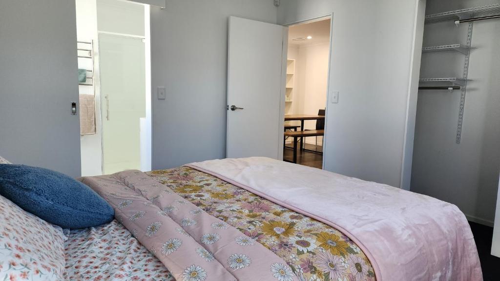 OakTree Entire Holiday Home, Sleeps 8 to12 - Resim 21