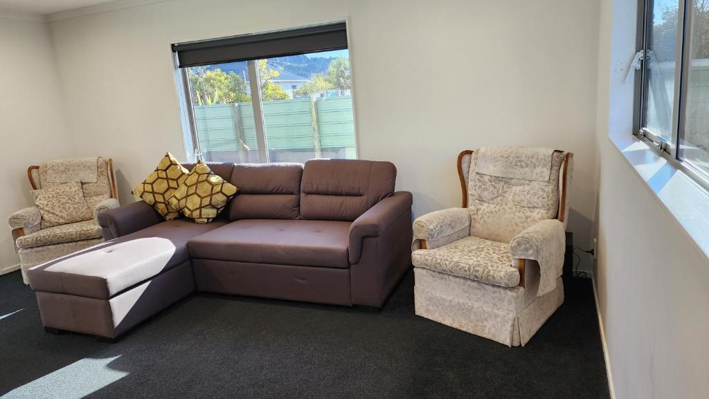 OakTree Entire Holiday Home, Sleeps 8 to12 - Resim 25