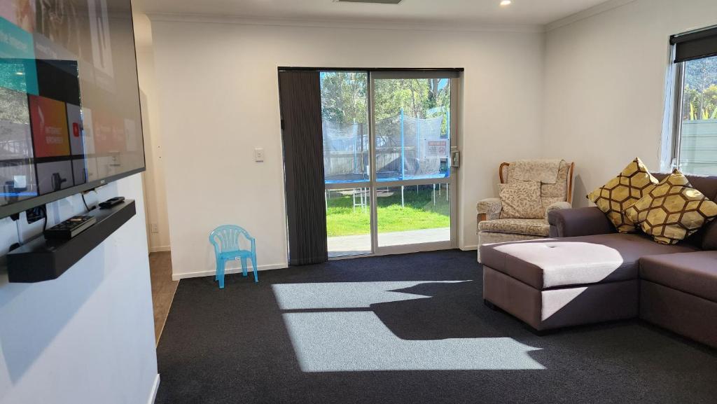 OakTree Entire Holiday Home, Sleeps 8 to12 - Resim 33