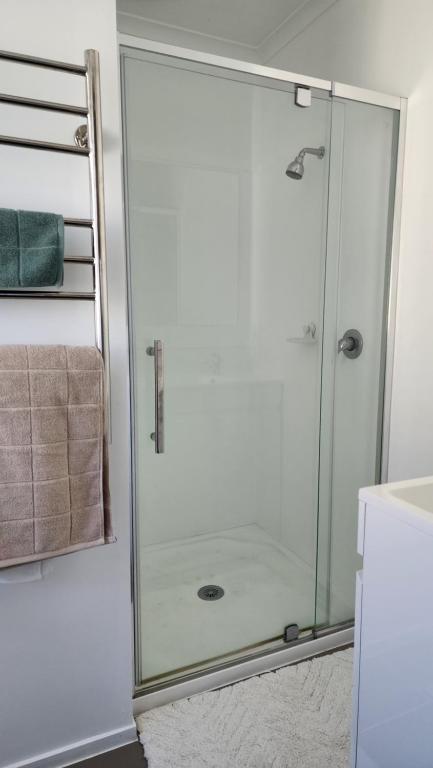 OakTree Entire Holiday Home, Sleeps 8 to12 - Resim 7