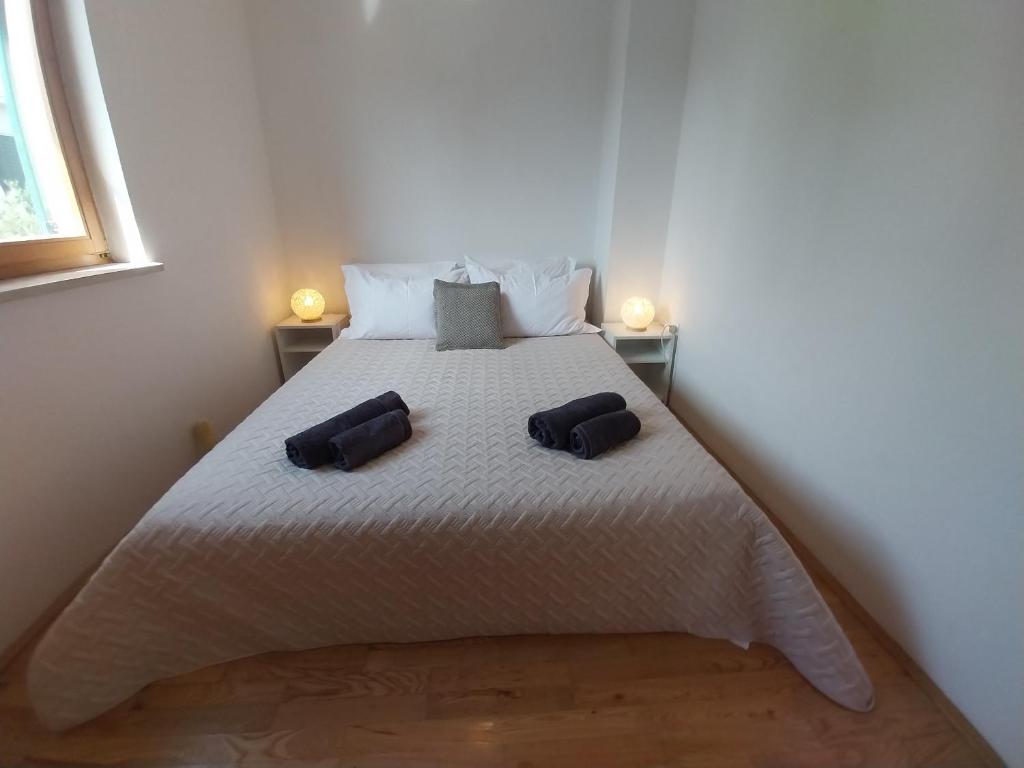Postel nebo postele na pokoji v ubytování Apartments Miodrag