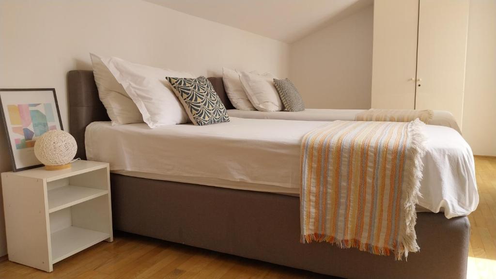 Postel nebo postele na pokoji v ubytování Apartments Miodrag