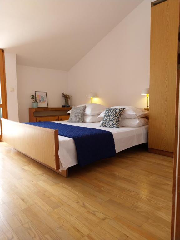 Postel nebo postele na pokoji v ubytování Apartments Miodrag