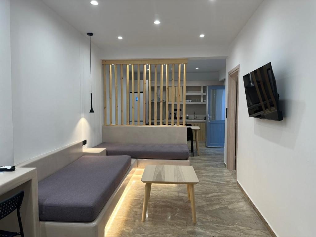 Telewizja i/lub zestaw kina domowego w obiekcie Aphrodite Hotel & Apartments
