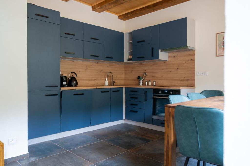 Kuchyň nebo kuchyňský kout v ubytování Apartmány Josefův Důl - Lesní Brána
