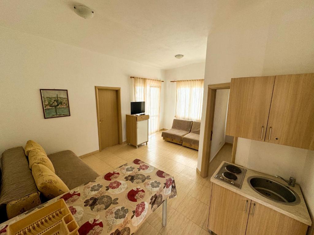 Kuchyň nebo kuchyňský kout v ubytování Biser Apartmani
