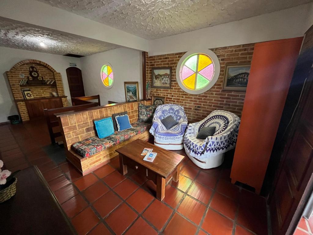 Uma área de estar em Aloha Hostel CF