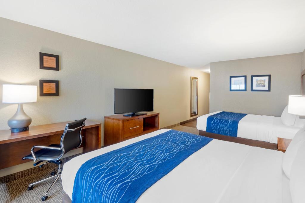 Comfort Inn & Suites Rocklin - Roseville - Queen Room With Two Queen Beds - Non-Smoking