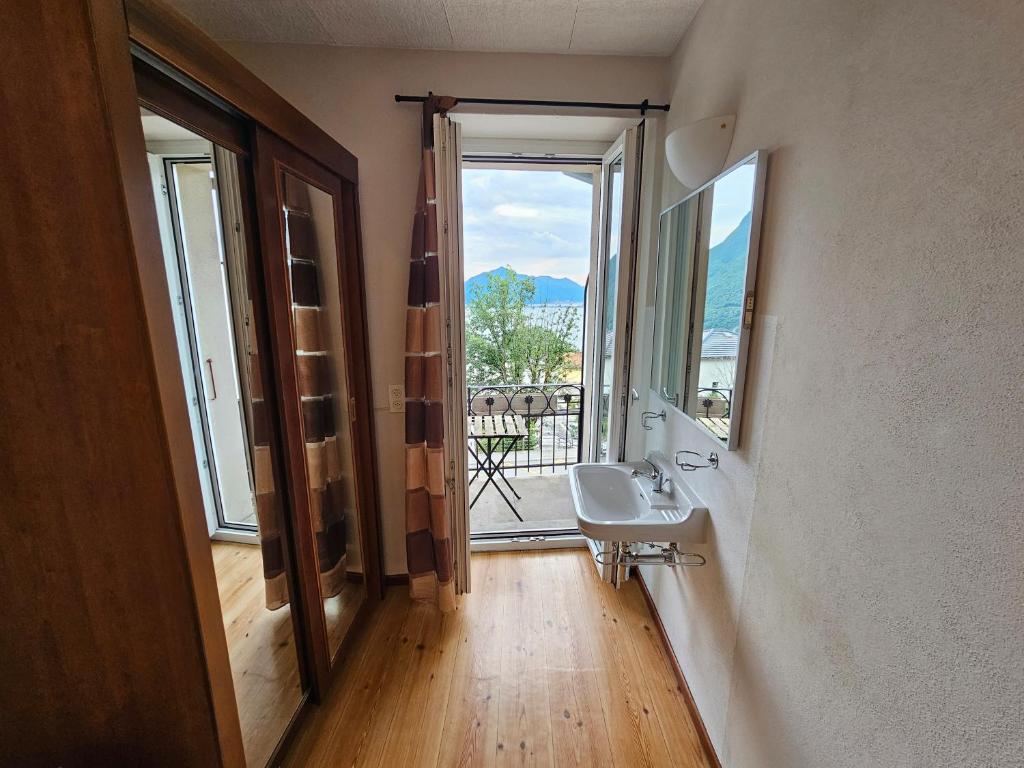 Nespecifikovaný výhled na hory nebo výhled na hory při pohledu z bed and breakfast