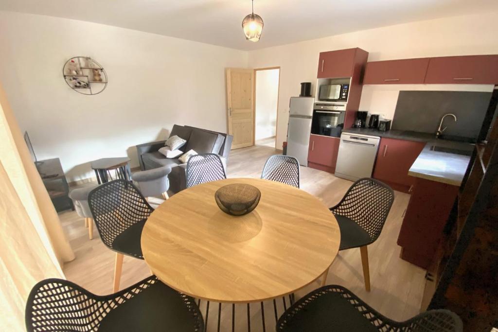 Η κουζίνα ή μικρή κουζίνα στο Apartment for 4 to 6 people with a 60m terrace