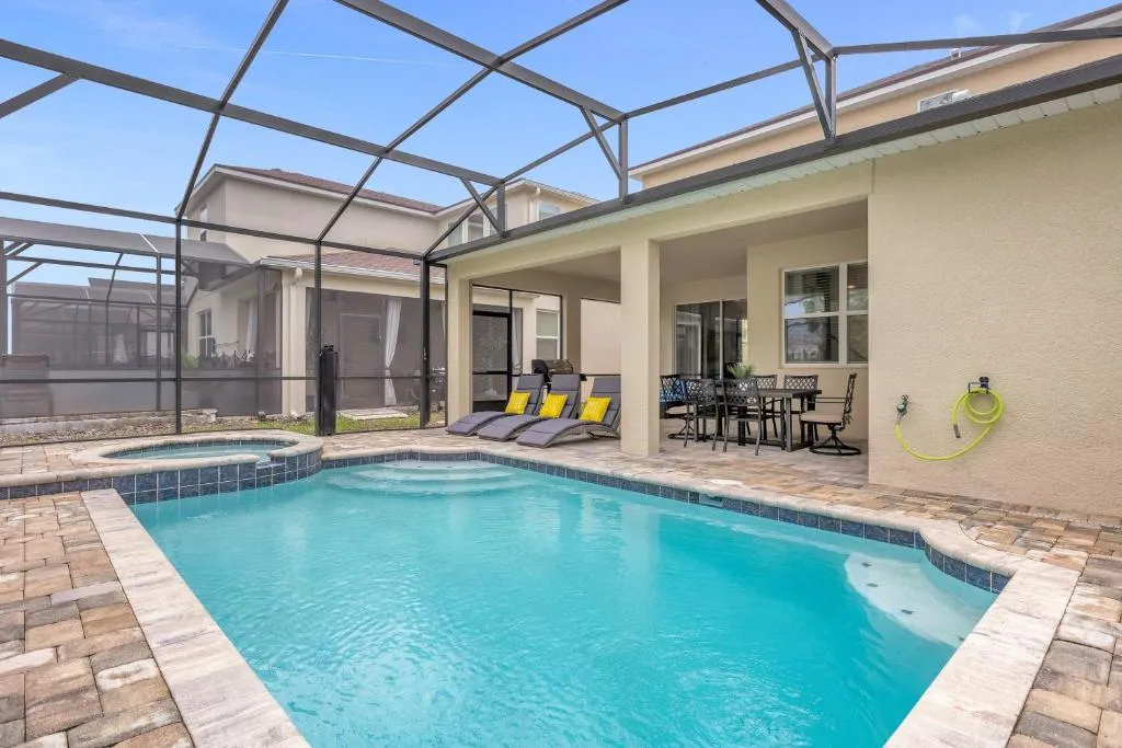 Upstay - Solara Resort Retreat w Pool and Hot Tub
