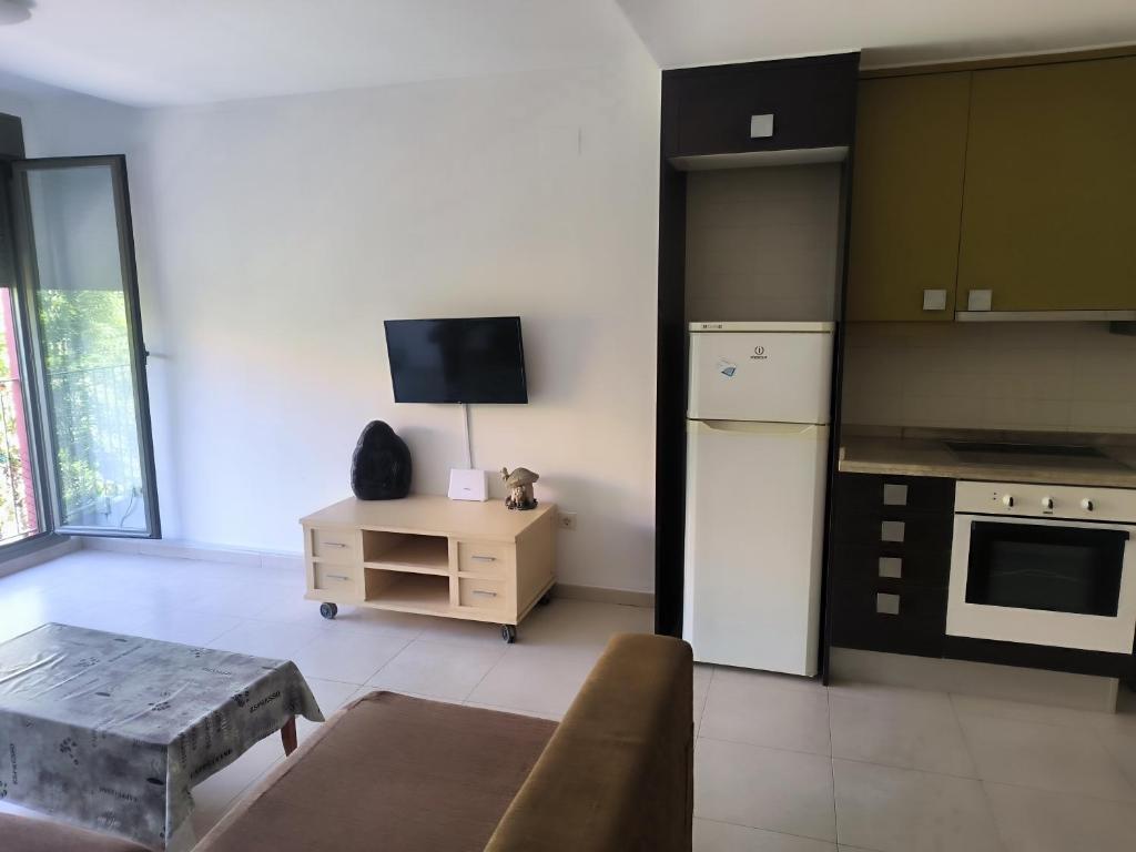 a kitchen with a couch and a table in a room at apartamento3 in Benicarló