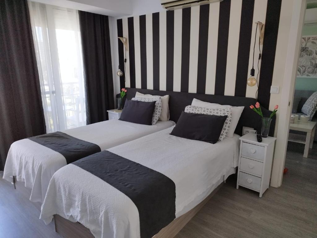 Posteľ alebo postele v izbe v ubytovaní M1 403 Frontal al Mar Vistas Terraza y Wifi