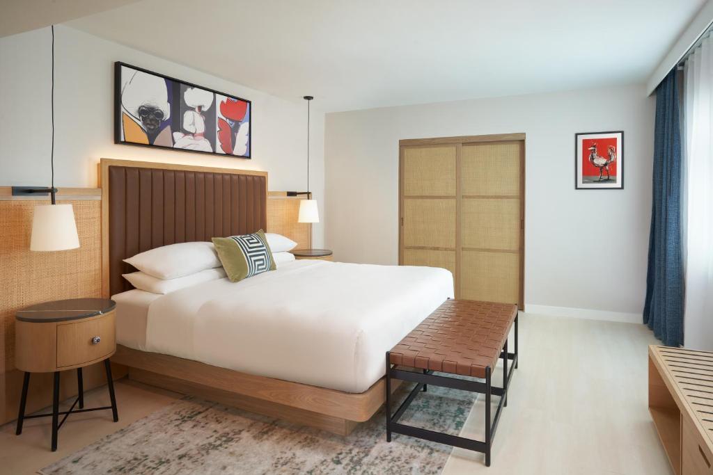 Postel nebo postele na pokoji v ubytování Hotel Rumbao, a Tribute Portfolio Hotel