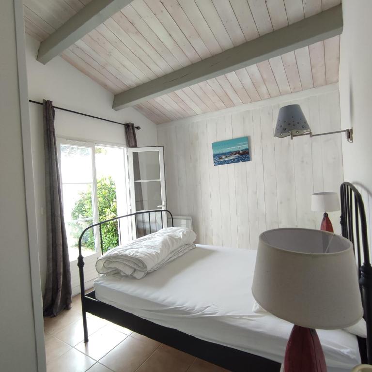 Postel nebo postele na pokoji v ubytování LE PATIO chaleureuse maison à 150 mètres de la mer