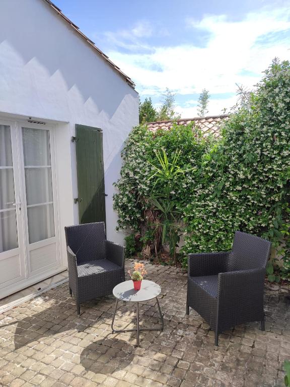 Posezení v ubytování LE PATIO chaleureuse maison à 150 mètres de la mer