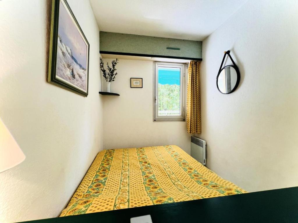 Łóżko lub łóżka w pokoju w obiekcie Villegiales Tee1 - Appartement climatisé dans résidence avec piscine MAE-1104