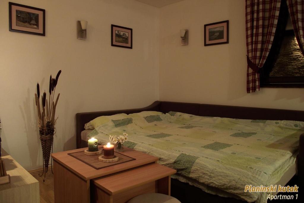 Postel nebo postele na pokoji v ubytování PLANINSKI KUTAK Tara - Apartman 1