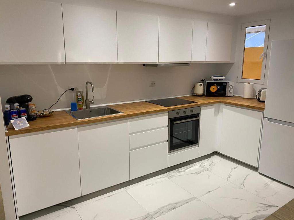 Kuchyň nebo kuchyňský kout v ubytování Sea Breeze Apartment