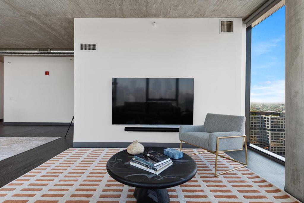 CoWorking Gym Pool Golfsim Steps from FultonMarket by Cloud9-160 - Departamento