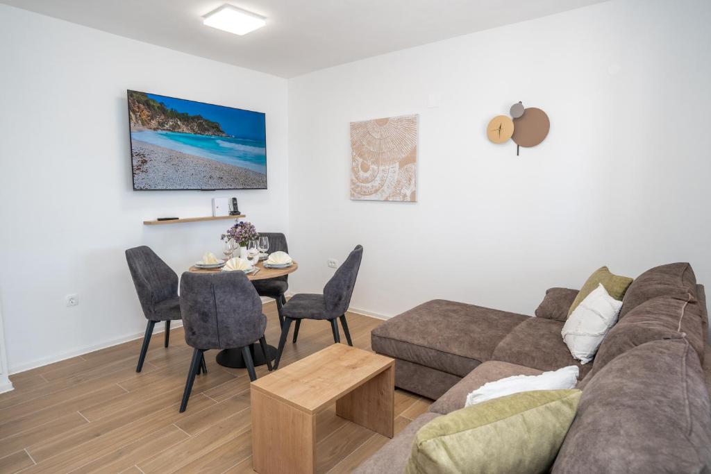Posezení v ubytování Villa Kamia with private heated pool and electric vehicle adapter
