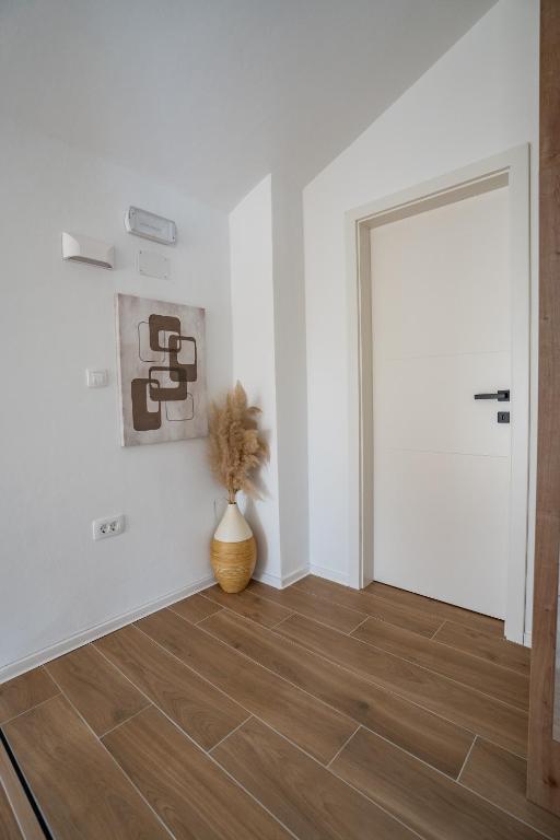 Fotografie z fotogalerie ubytování Villa Kamia with private heated pool and electric vehicle adapter v destinaci Zubovići