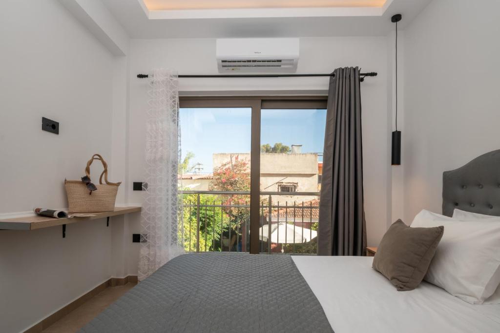 Postel nebo postele na pokoji v ubytování Zante Center Suite B