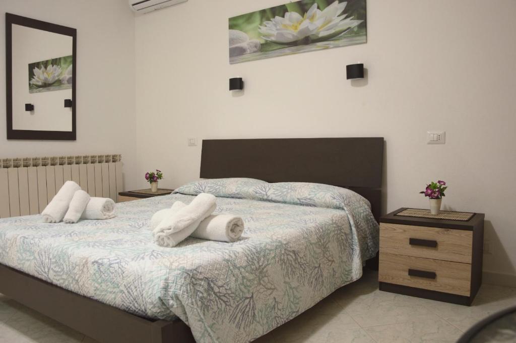 a bedroom with two beds with white towels on them at Spiaggia LazzarettoHouse in Alghero