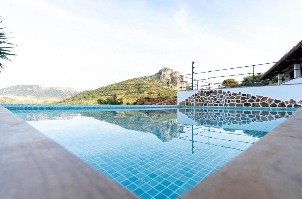 a swimming pool with a mountain in the background at Villa olimá in El Gastor