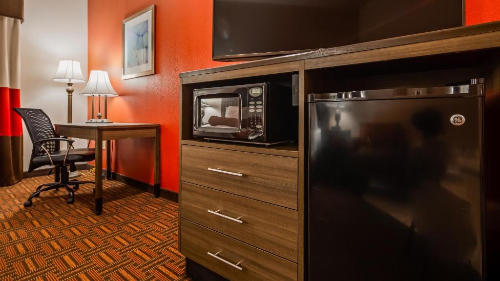 Best Western PLUS Memorial Inn photo
