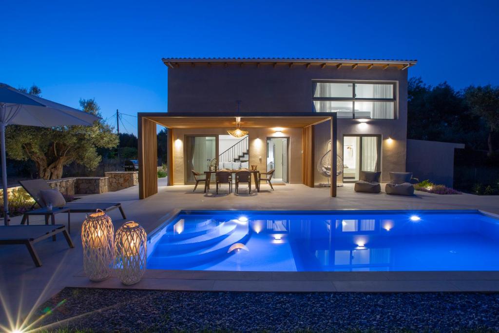 Πισίνα στο ή κοντά στο Luxury Villa Elpis