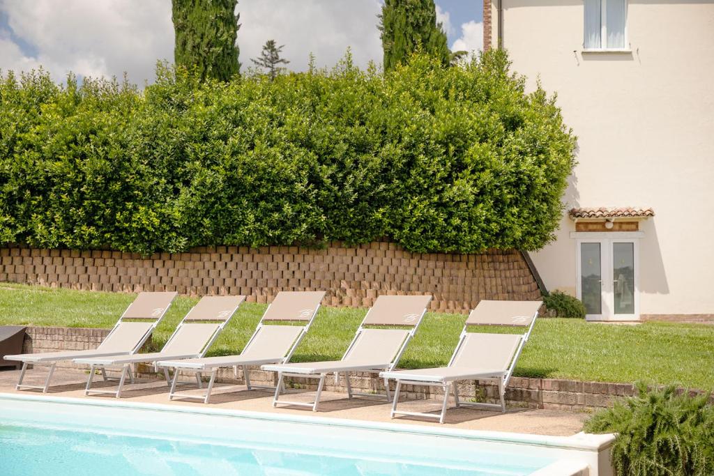 Bazén v ubytování BELVEDERE MONFERRATO Relais & Wellness nebo v jeho okolí