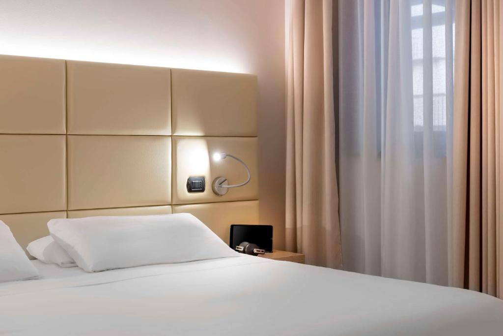 Postel nebo postele na pokoji v ubytování Best Western Cavalieri Della Corona