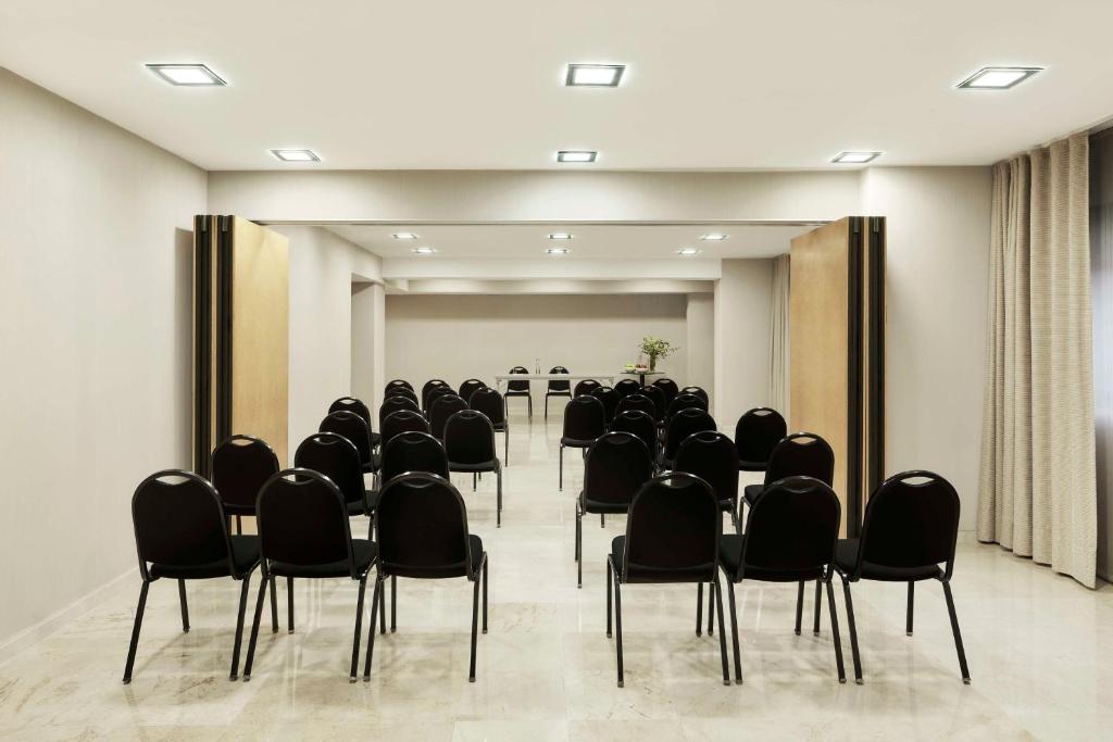Zona business o sala de conferencias en NH Ciudad de Valencia