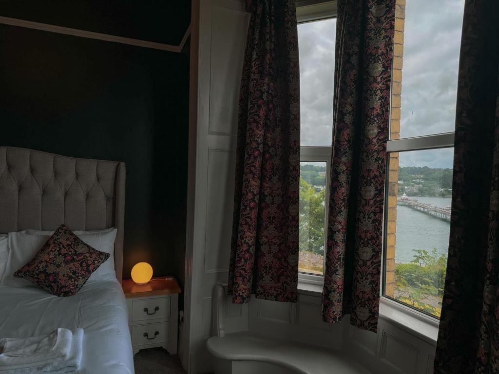 Postel nebo postele na pokoji v ubytování Nomi Rooms & Restaurant