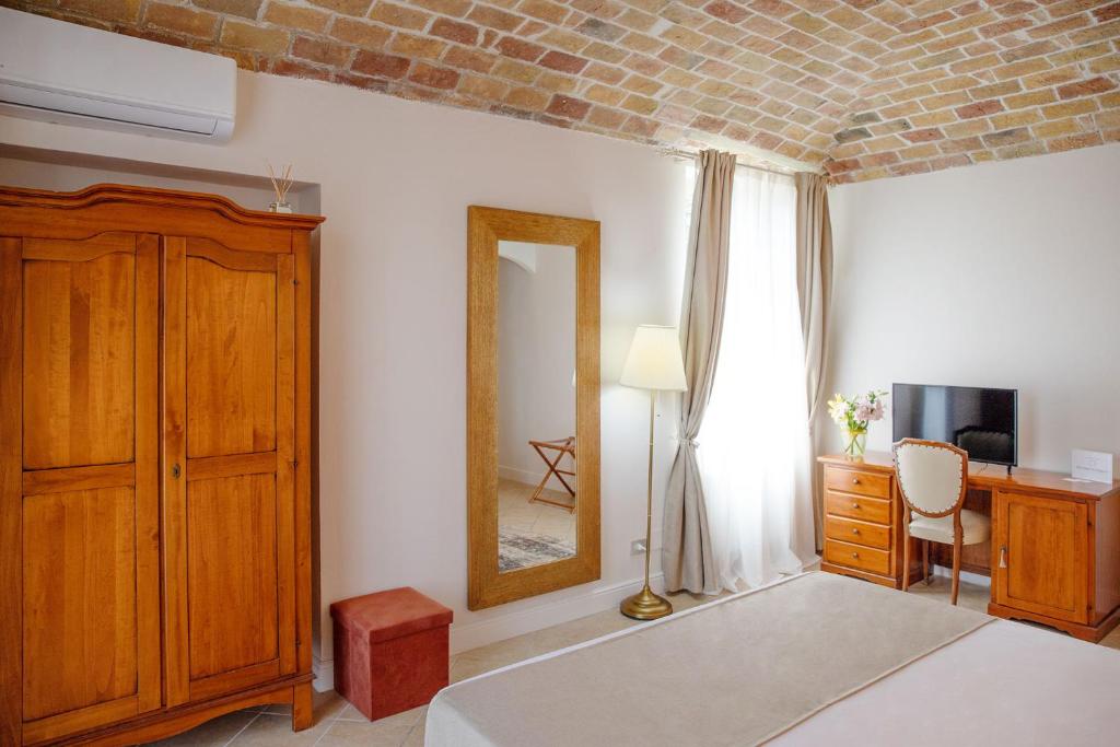 BELVEDERE MONFERRATO Relais & Wellness - Chambre Lit King-Size Avec Baignoire Spa