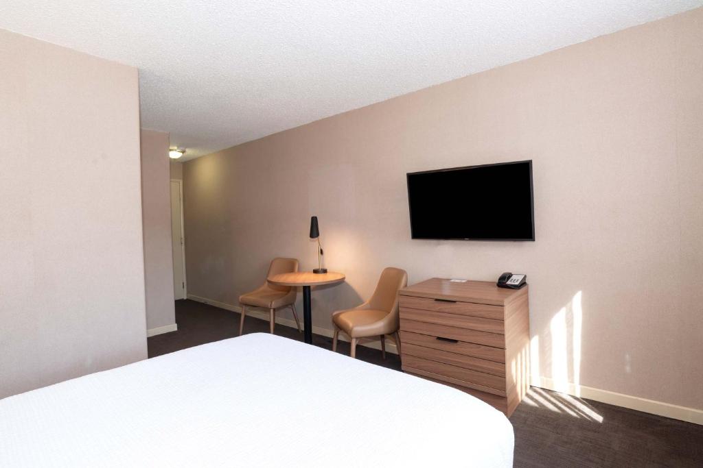 TV a/nebo společenská místnost v ubytování Sandman Hotel Terrace