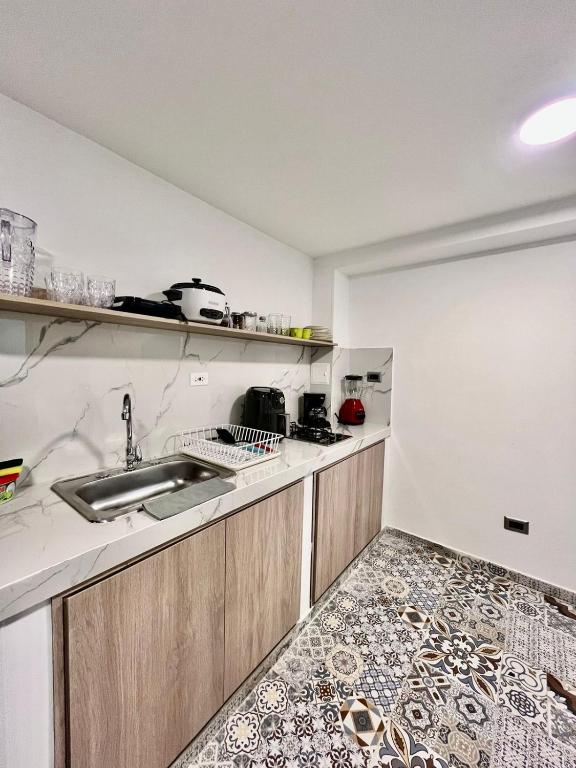 a kitchen with a sink and a counter top at aparta estudio de lujo in Pasto