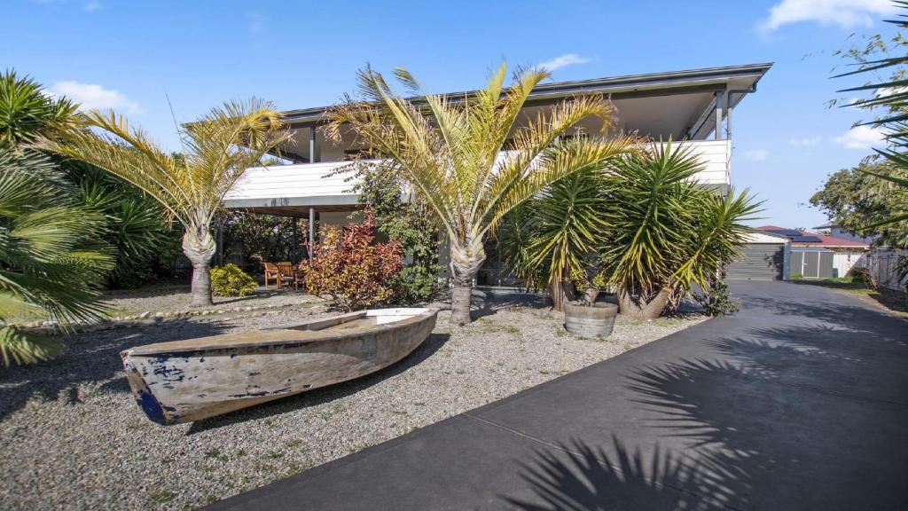 Little Boat Beach House at Aldinga Beach by Wine Coast Holiday Rentals